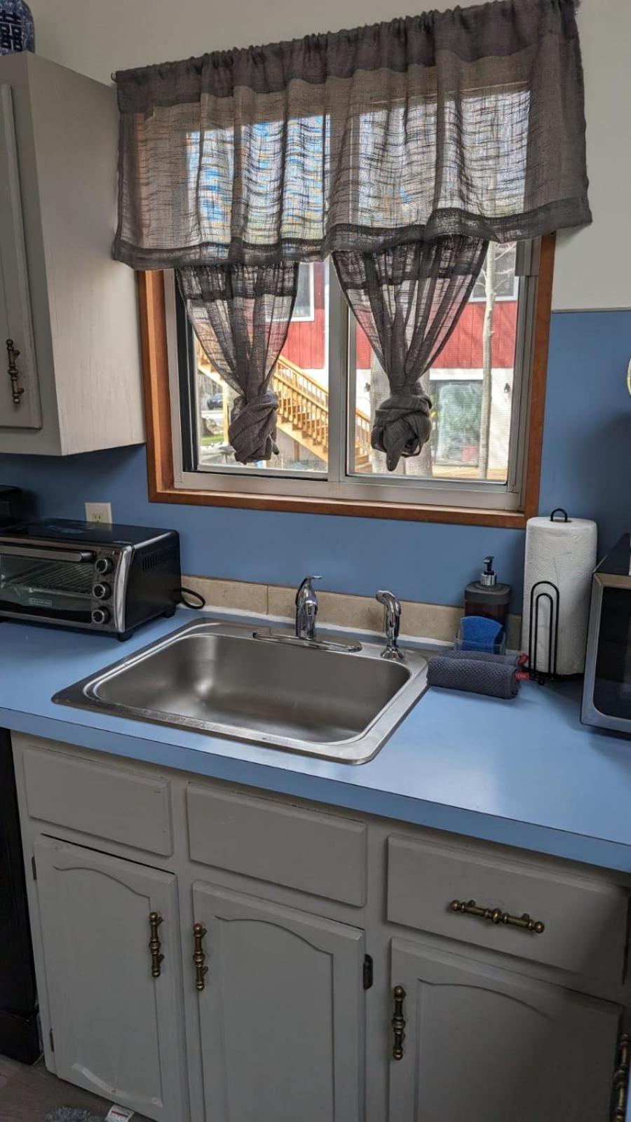 Ambiance - King Bed Cabin, Jetted-tub & Fireplace Tobyhanna