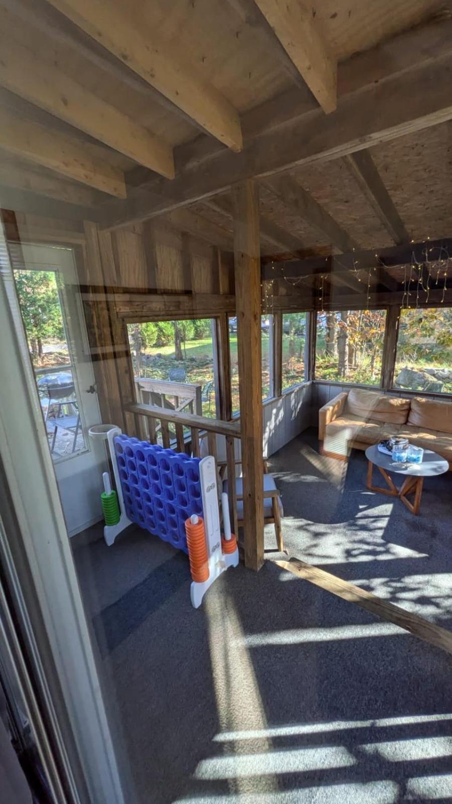 Ambiance - King Bed Cabin, Jetted-tub & Fireplace Tobyhanna