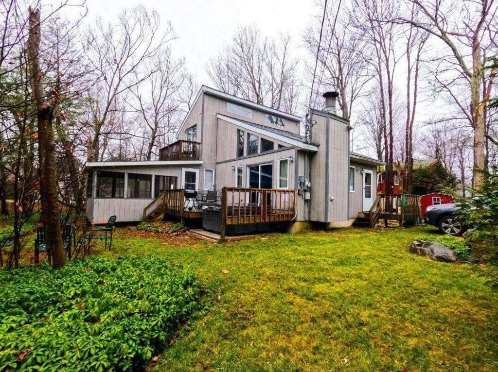 Ambiance - King Bed Cabin, Jetted-tub & Fireplace Chalet Tobyhanna
